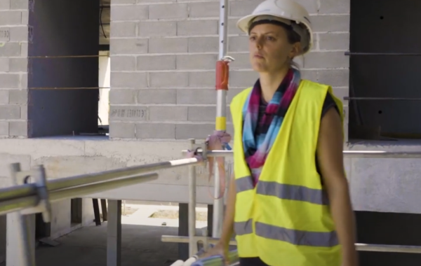 Stéphanie Boivineau, responsable d'opération de construction sur un chantier
